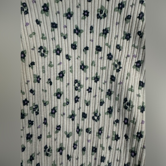 Zara Ribbed Floral Top - Picture 2 of 8